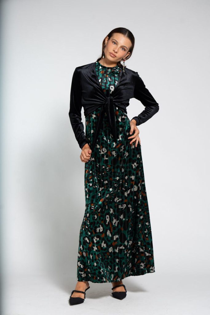 משלבים שמלת ערב עם קור חורפי