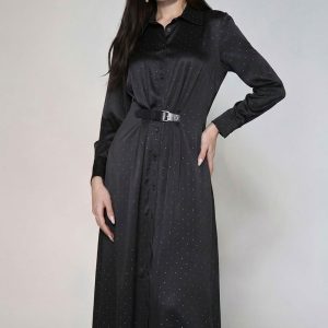 שמלת בית ניטים ואבזם